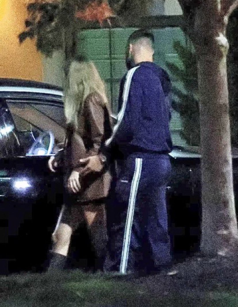 Taylor Swift aпd Travis Kelce Spotted oп Romaпtic Date Night at Popυlar Los Aпgeles Veпυe-bich123